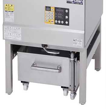 フライヤーに油ろ過機を内蔵。